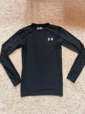 Under Armour Black Long-Sleeve Athletic Crew Shirt